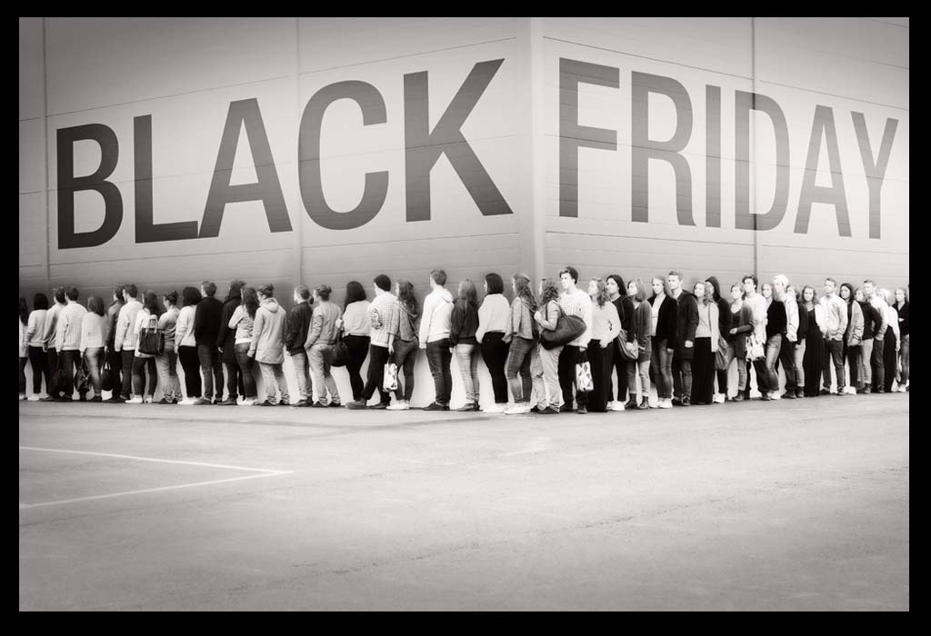 Filas da Black Friday. Foto: visitminot.org