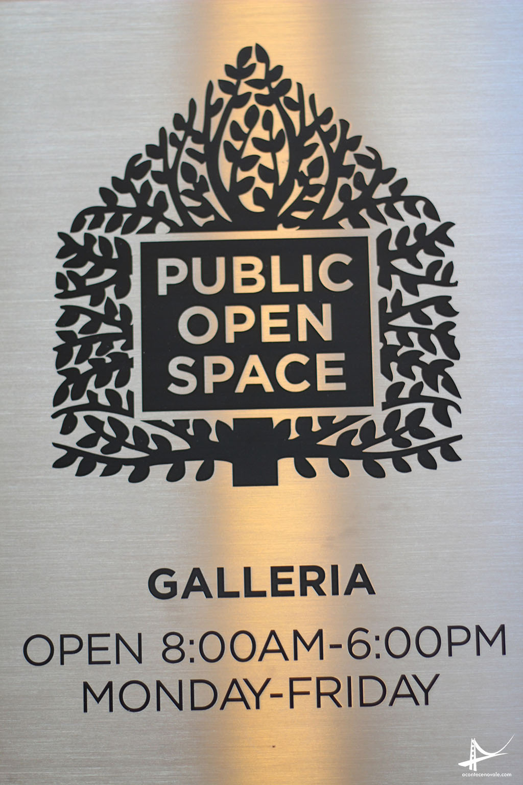 Placa referenciando o espaço aberto ao público