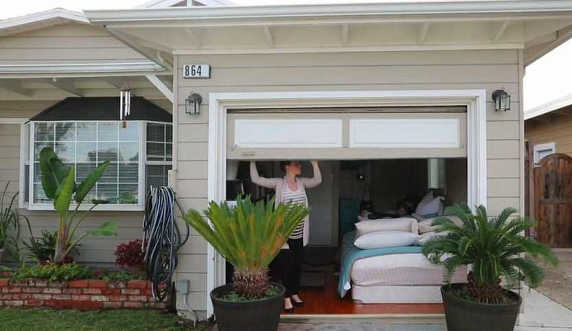 Single mom forced to live in a GARAGE. Fonte: CNN.
