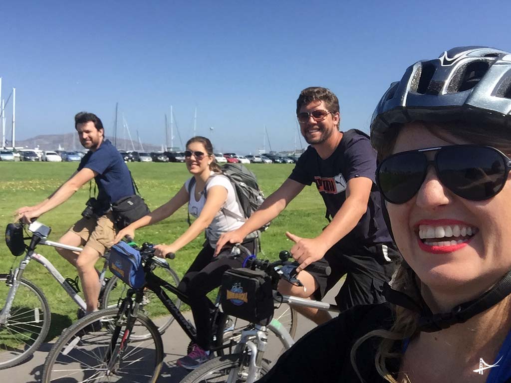 Eu com amigos de bike rumo a Golden Gate Bridge