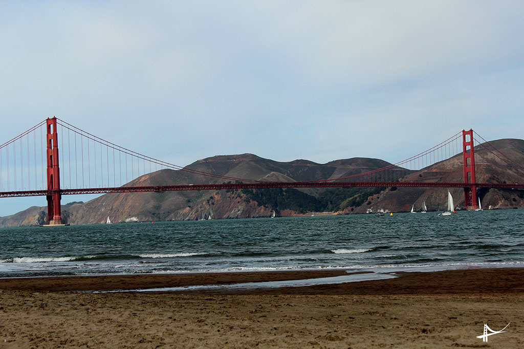 Vista da Golden Gate Bridge do Crissy Field