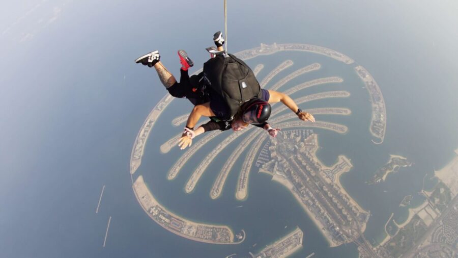 Skydive na ilha em formato de palmeira em Dubai