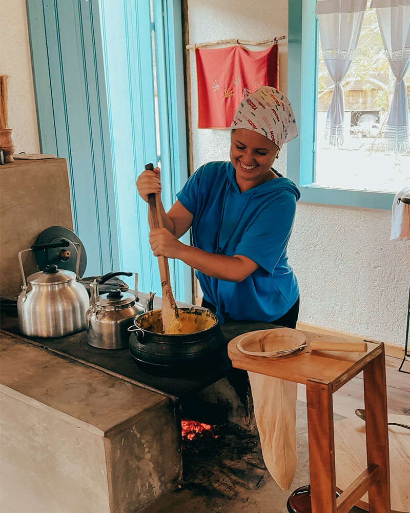 Ajudando na cozinha na Casa Nostra